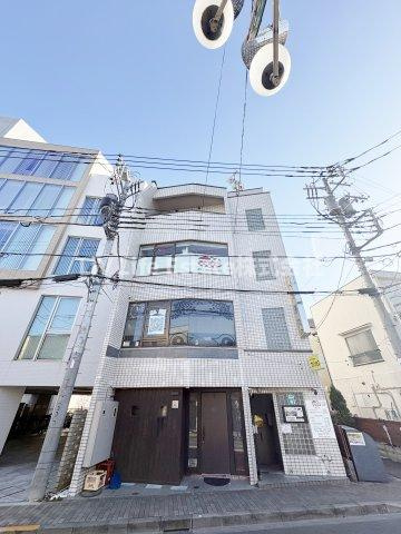 花小金井南ビルのエントランス