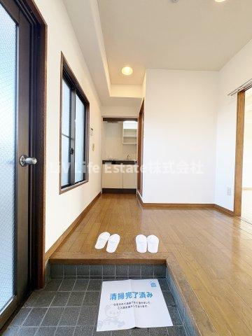 花小金井南ビルの玄関