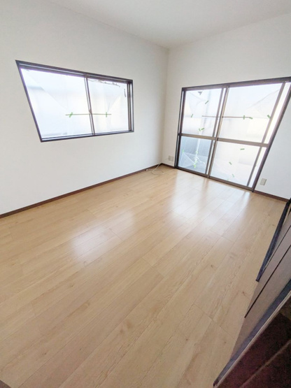 【洋室】 | 糟屋郡宇美町宇美１丁目　戸建て | 全室バルコニーに面しておりどの部屋からでも出入りできるので便利です