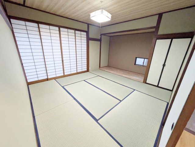 【和室】 | 糟屋郡宇美町宇美１丁目　戸建て | 玄関から入ってすぐ和室。個室としても使いやすいですし、客間としても風格のあるお部屋です
