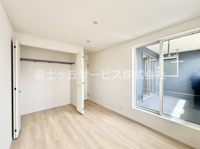 【洋室】 | 裾野市水窪 新築一戸建て 1号棟 | 5.7帖の洋室です