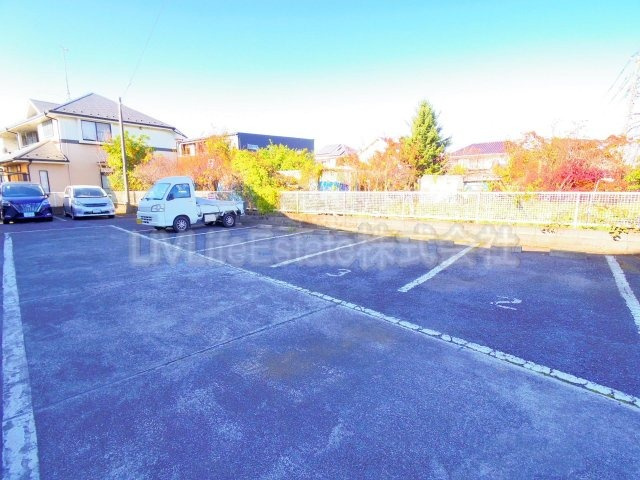 東村山市富士見町４丁目のアパートの駐車場