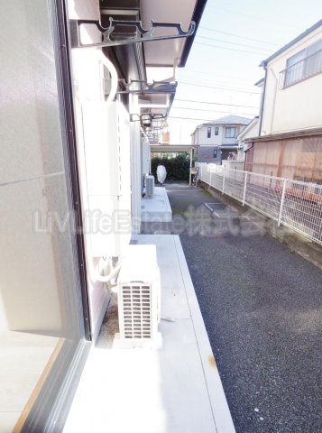 東村山市富士見町４丁目のアパートのバルコニー