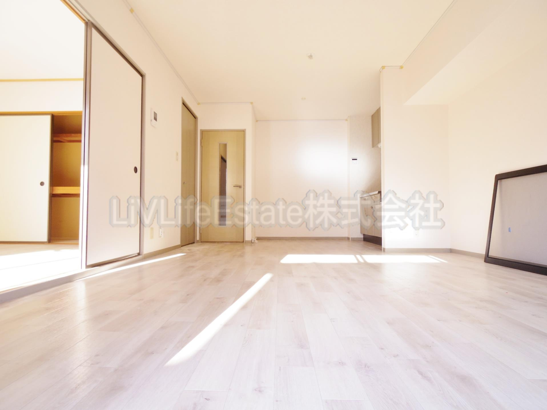 東村山市富士見町４丁目のアパートの居間・リビング