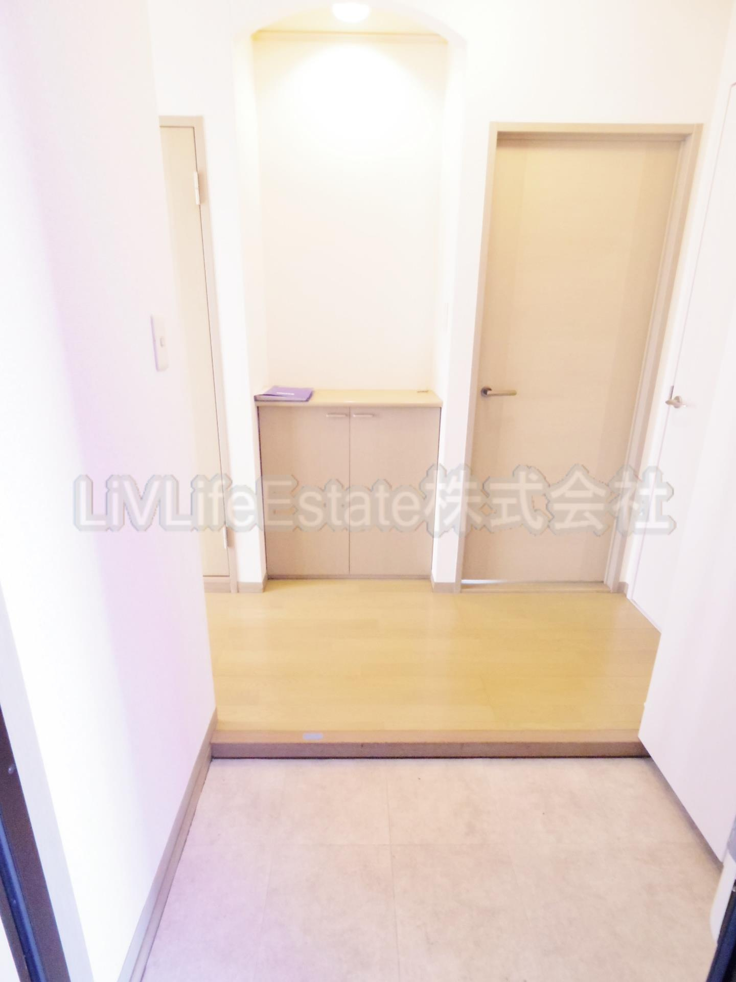 東村山市富士見町４丁目のアパートの玄関