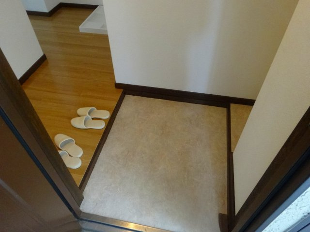 フジビルの玄関