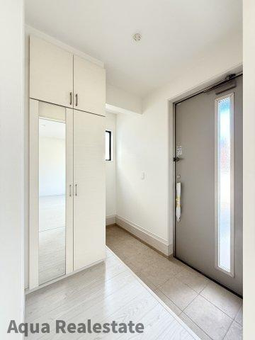 高松市西町　新築戸建の玄関|ゆったりとした玄関です