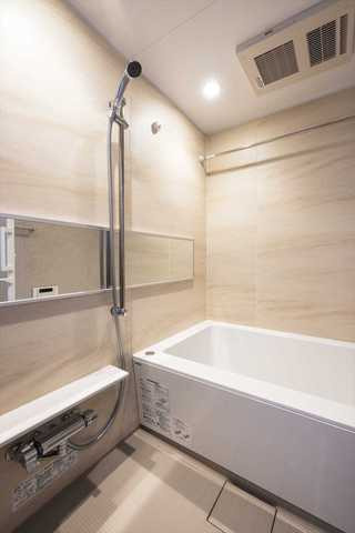 アトリオフラッツ大博町の浴室