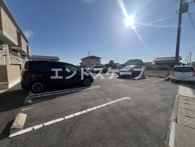 ヴィアーレの駐車場|高崎、前橋のお部屋探しはエンドスケープまで！お客様の理想お聞かせ下さい♪