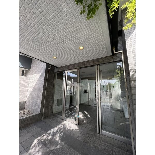 レシェンテヴィラ東福岡のエントランス