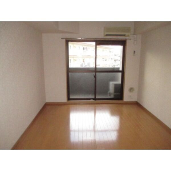 レシェンテヴィラ東福岡の居間・リビング