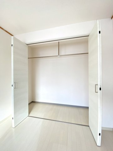 ロピア伏古公園Ⅱの収納|洋室収納スペース！