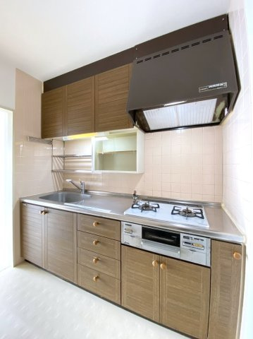 ロピア伏古公園Ⅱのキッチン|お部屋に匂いがうつりにくい独立型キッチン！