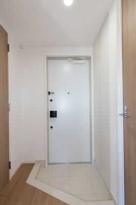 【玄関】 | オアーゼ新宿西落合レジデンス | ※写真は同タイプ住戸です。