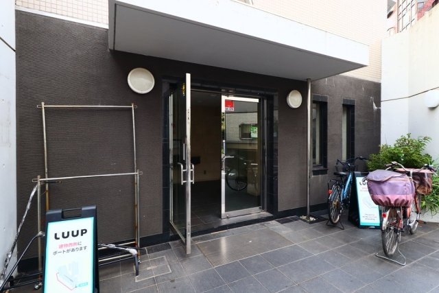 ハイネスプラザ新宿５のエントランス