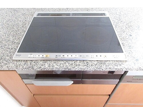 みなとみらいミッドスクエア　ザ・タワーレジデンスのキッチン|ＩＨクッキングヒーター　※2023年10月撮影