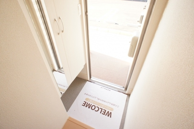 ラ・フルールＢの玄関|同施工会社、同型タイプです