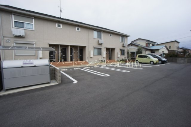 ラ・フルールＢの駐車場