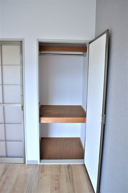 セジュール鳥形の収納|南洋室クローゼット