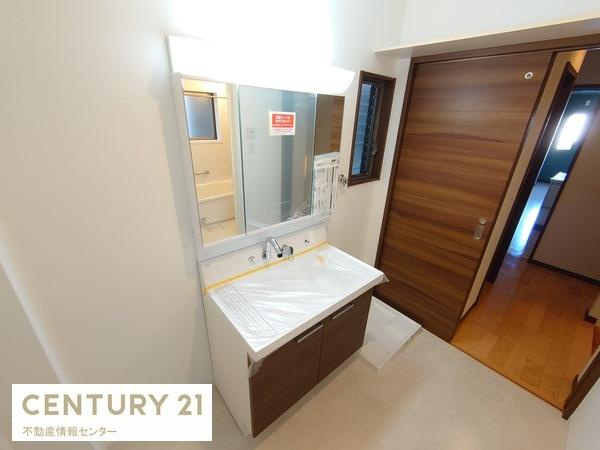 【独立洗面台】 | 泉尾５丁目中古戸建 | 大きな鏡付きの独立洗面台新調！