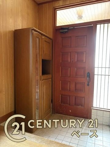 生駒郡三郷町城山台３丁目　一戸建の玄関|■現地撮影写真■すっきりとした明るい玄関が家族やお客様を迎えてくれます！