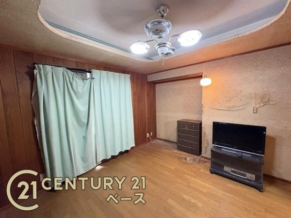 生駒郡三郷町城山台３丁目　一戸建の洋室|■現地撮影写真■日当たりのよい明るい雰囲気の洋室です！