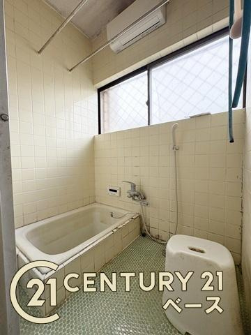 生駒郡三郷町城山台３丁目　一戸建の浴室|■現地撮影写真■ゆったりしたサイズの浴室！足を伸ばしての入浴は疲れも癒してくれます！