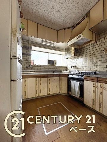 生駒郡三郷町城山台３丁目　一戸建のキッチン|■現地撮影写真■収納力と使いやすさを追求したシステムキッチンです！食洗機付きで毎日の洗い物も楽々！