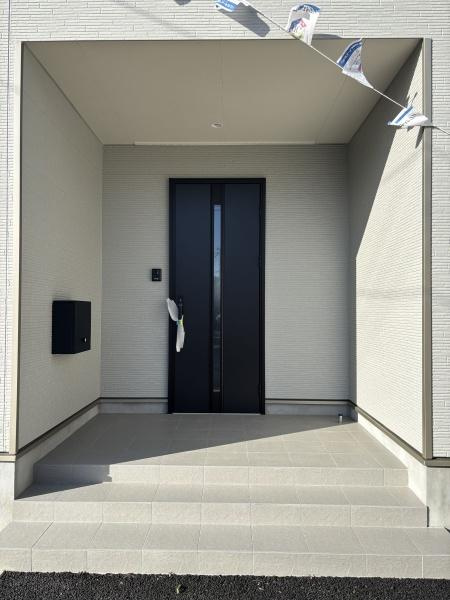 西尾市一色町松木島第8　全2棟・2号棟の玄関|施工例
