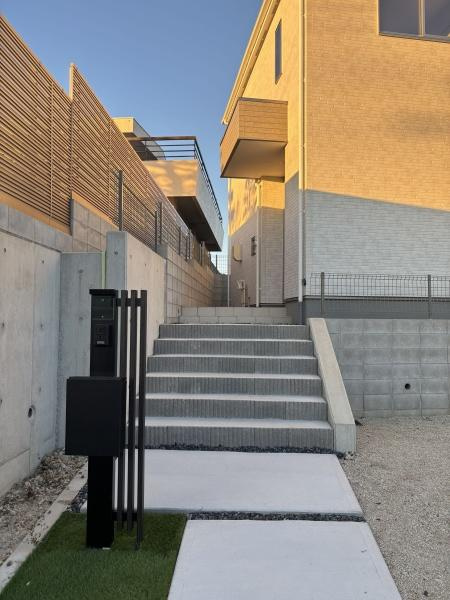 豊田市栄町　全3棟・1号棟の玄関|訪れる人を心地よく迎え入れます。