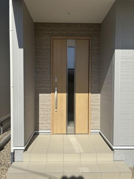 碧南市宮町6丁目第1期　全2棟・2号棟の玄関|訪れる人を心地よく迎え入れます。
