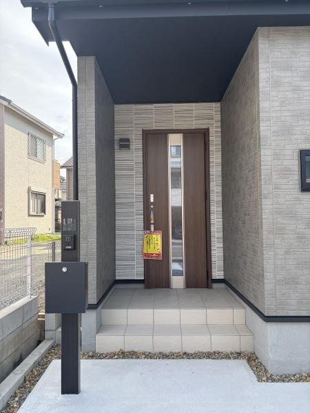 安城市美園町　全12区画・H号棟の玄関|訪れる人を心地よく迎え入れます。