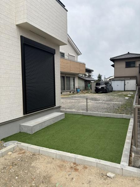 安城市美園町　全12区画・J号棟の庭|ウッドデッキやBBQ。想像が膨らむお庭