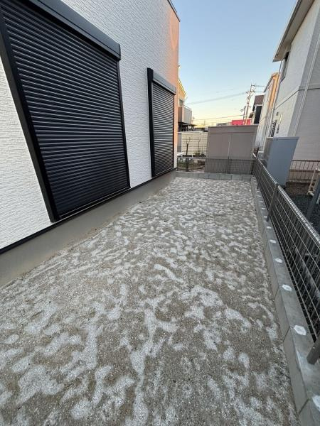 高浜市呉竹町4期　全2棟・2号棟の庭|ウッドデッキやBBQ。想像が膨らむお庭