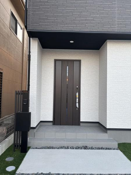 高浜市呉竹町4期　全2棟・2号棟の玄関|訪れる人を心地よく迎え入れます。