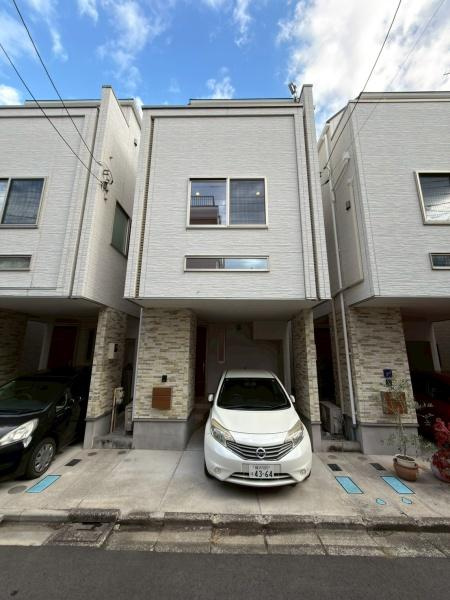 川崎市幸区古市場１丁目の中古一戸建の前面道路含む現地写真