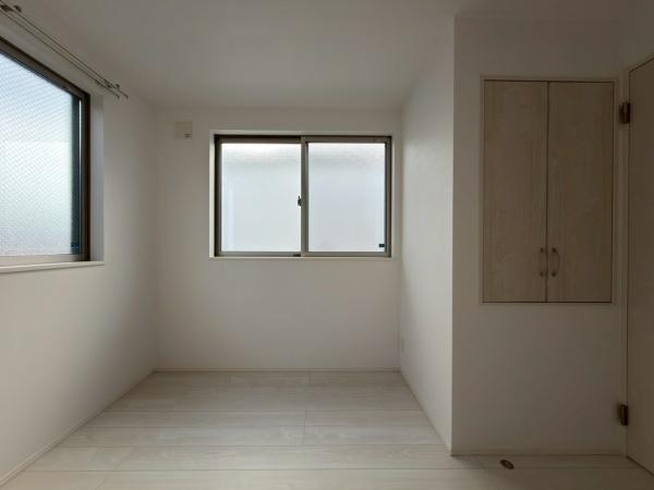 川崎市幸区古市場１丁目の中古一戸建の洋室|一人ひとりの大切なプライベート空間。趣味・感性で個性的に飾って頂けるようシンプルに。。ゆとりある広さで、一人の時間をゆったりと過ごせる安らぐお部屋になるはずです。