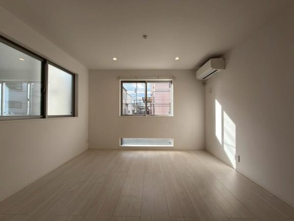 川崎市幸区古市場１丁目の中古一戸建の居間・リビング|ここにはみんなが集り、楽しい毎日を過ごす。夢中になりすぎて、ついつい時を忘れてしまう。そんな幸せを感じさせてくれる場所にしたいですね。