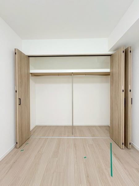 綱島シティハウスの収納|大容量のクローゼットはフリーヒンジで全開出来て便利ですね。