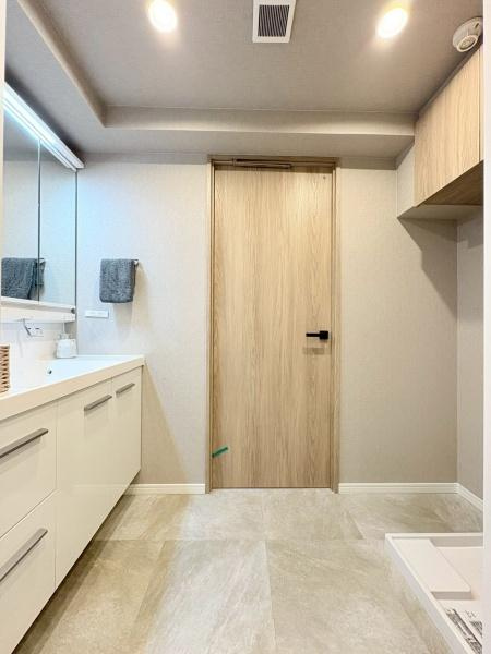 綱島シティハウスの独立洗面台|洗面台と洗濯機パン