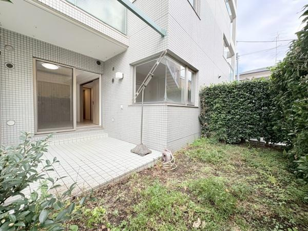 綱島シティハウスの庭|テラス付きの専用庭です。