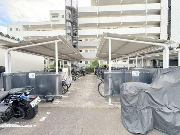 エクセレンス横浜のその他共用部分|屋根付き駐輪場