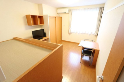 【居間・リビング】 | レオパレスブーゲンビリア | 当社人気のベッドタイプ！収納付きベッドがオススメ！