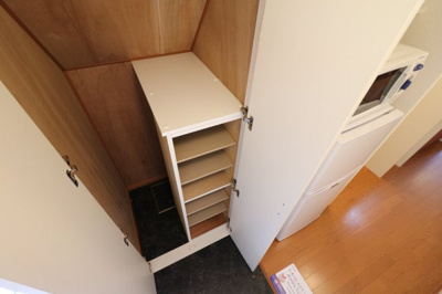 【玄関】 | レオパレスブーゲンビリア | 大型シューズボックス完備により女性でも収納安心※１Ｆのみ