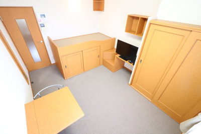 【居間・リビング】 | レオパレスブーゲンビリア | １Fはフローリング仕様・２Ｆは絨毯仕様になります。