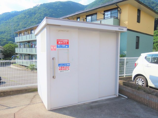 レオパレスプレジール緑が丘のその他|敷地内にゴミ庫が設置されておりゴミ捨てに便利です