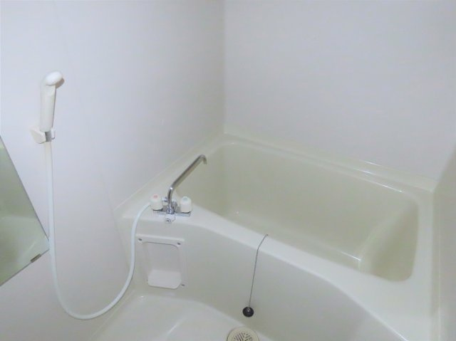 レオパレスプレジール緑が丘の浴室|お風呂、トイレは完全別です