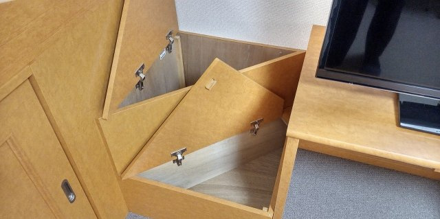 レオパレスあつべつの内装|階段収納