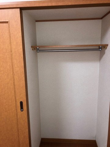 レオパレスあつべつの内装|クローゼット