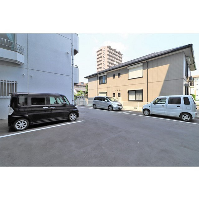 岐阜市茜部菱野２丁目の店舗一部の駐車場